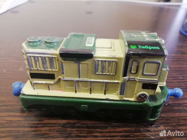 Фигурка паровозика Данбара (тепловоз EMD GP38-2)