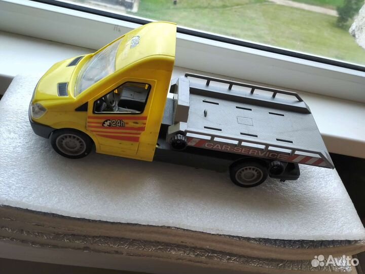 Модель автомобиля игрушки