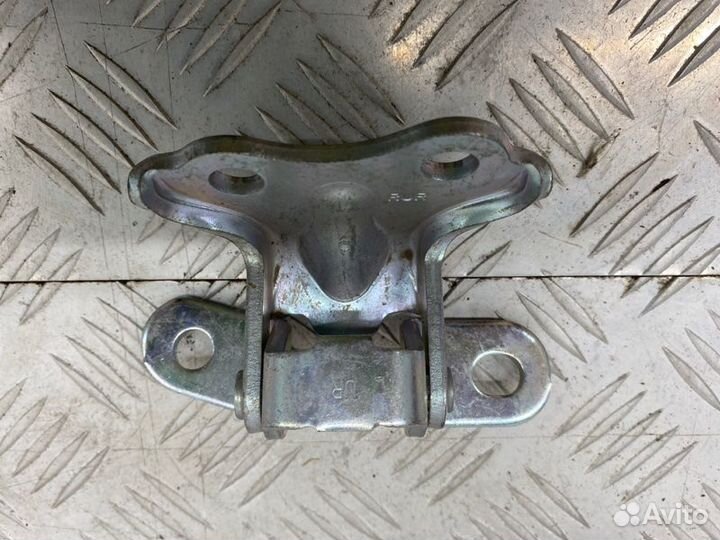 Б/У петля двери задний правый Hyundai Solaris 1 RB