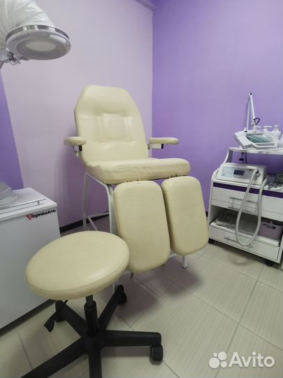 Педикюрное кресло + стул мастера