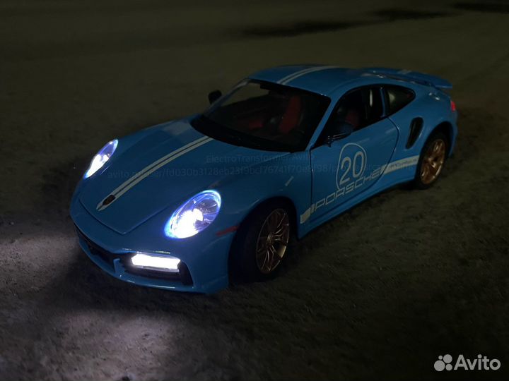 Модель Porsche 911 Turbo S 1:24 голубая