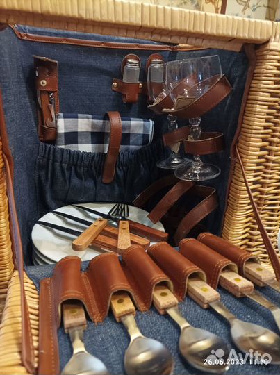 Корзина для пикника с посудой