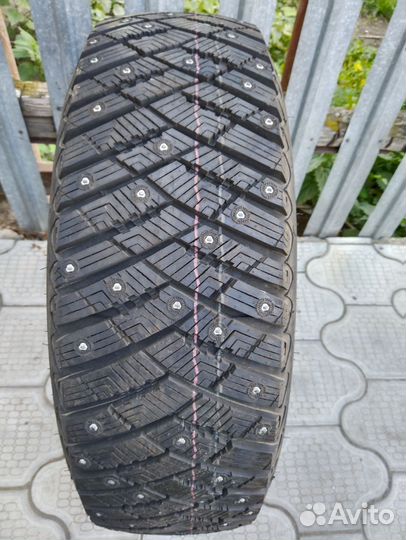 Goodyear UltraGrip Ice Arctic SUV 225/65 R17 102T