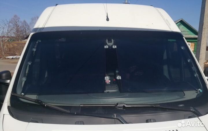 Солнцезащитная шторка на присосках