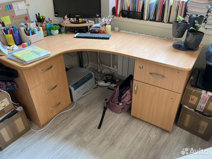 Угловой письменный стол