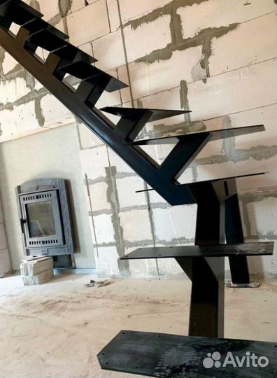 Лестница прямая на металлокаркасе