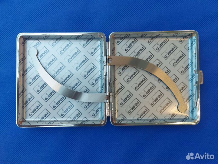 Портсигар металлический, покрыт кожей