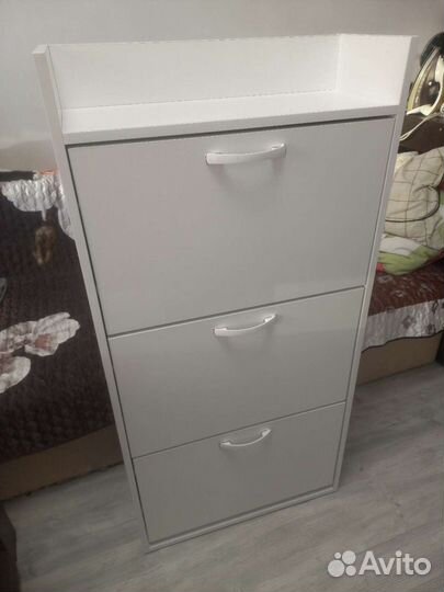 Обувница белая