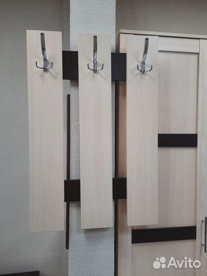 Вешалка настенная