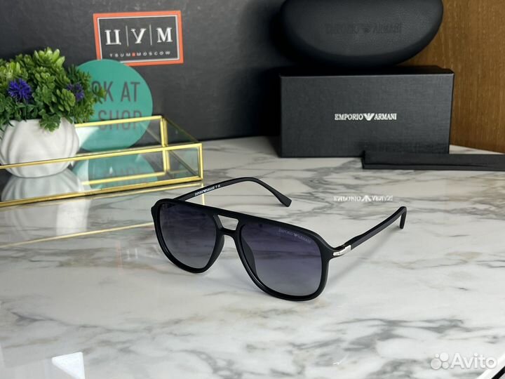 Солнцезащитные очки Emporio Armani