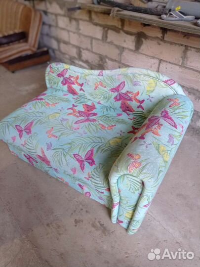 Маленький диванчик