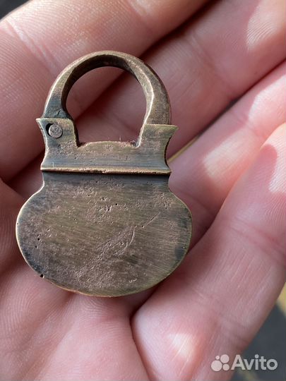 Старинный латунный замок Варыпаев