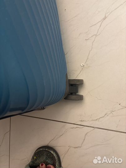 Абсолютно новый чемодан