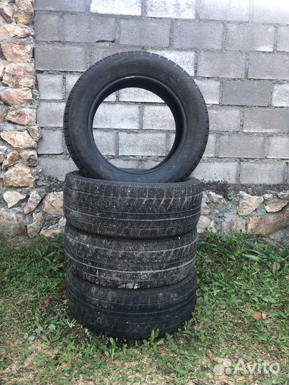 Bridgestone Blizzak VRX 235/55 R17