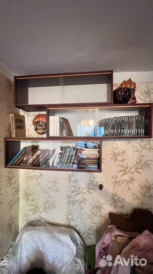 Полка книжная настенная