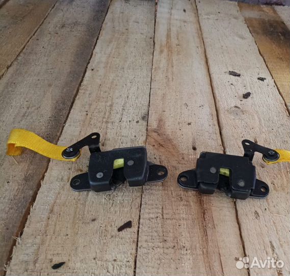 Замок заднего дивана левый правый Хонда Аккорд 7