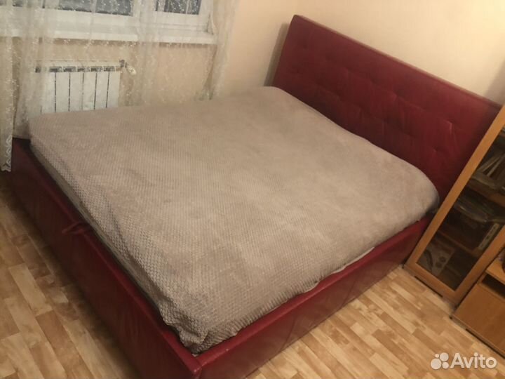 Кровать