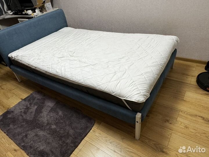 Кровать полутороспальная с матрасом