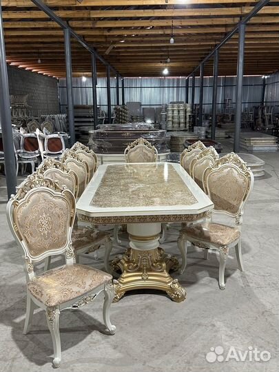 Стол и стулья