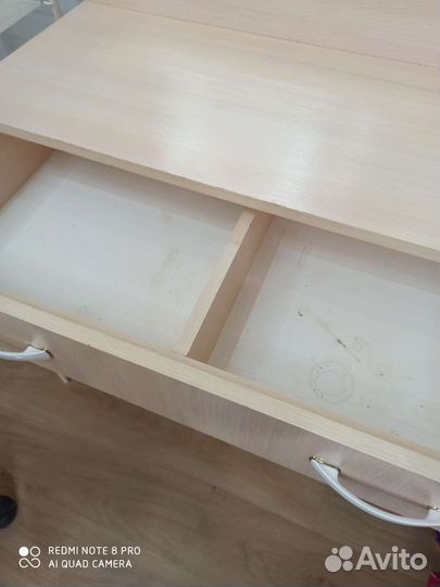 Гримерный стол с зеркалом и подсветкой