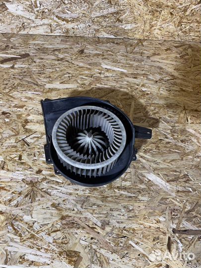 Моторчик отопителя Skoda Fabia 2 00-21