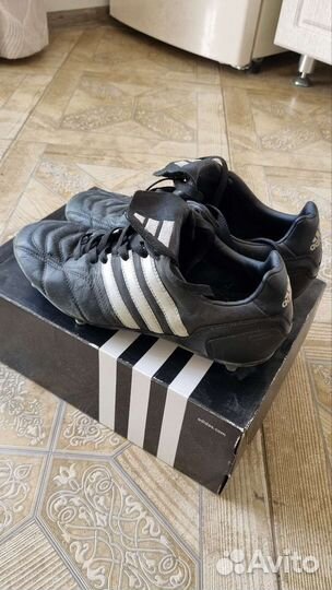 Футбольные бутсы adidas классика