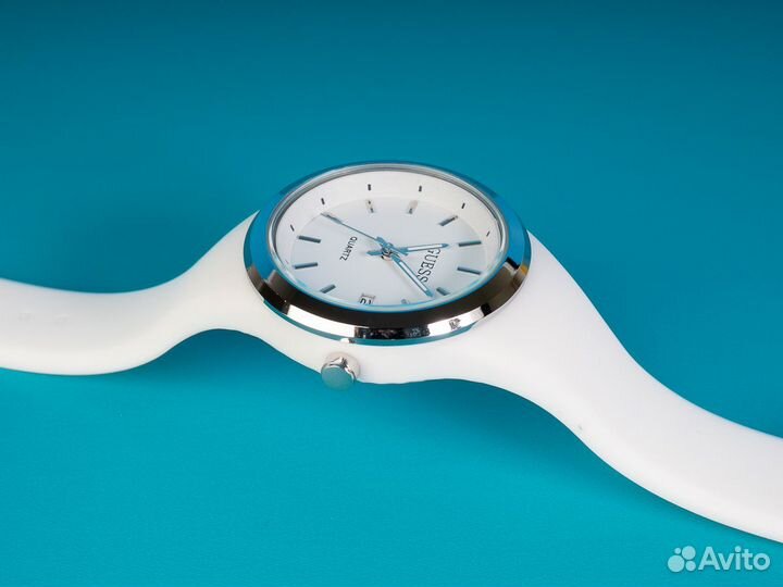 Женские часы Guess