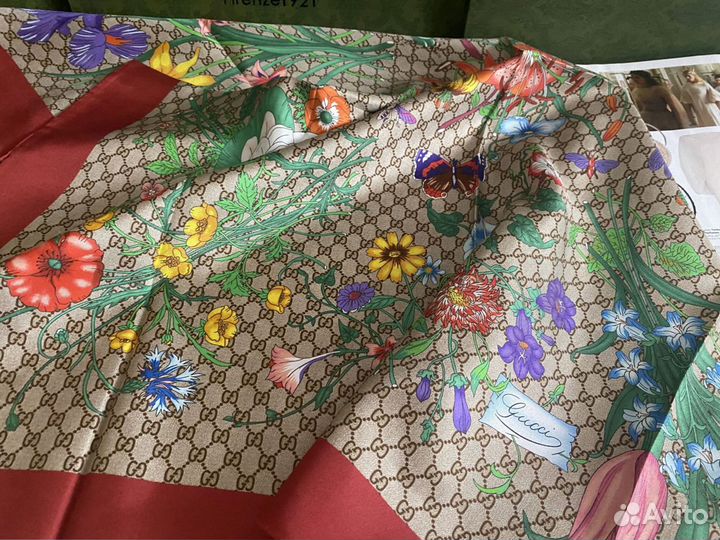 Женский шелковый платок в упаковке gucci