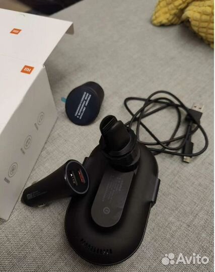 Беспроводная зарядка Xiaomi WCJ02ZM в машину