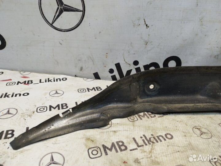 Пыльник крыла правый Mercedes Ml W164