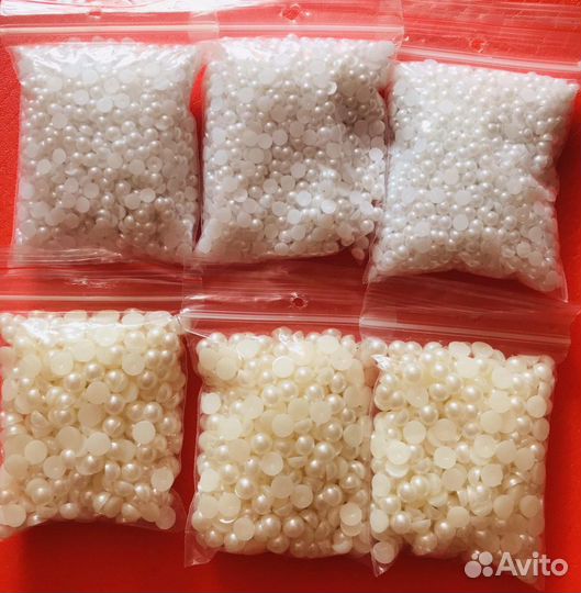 Бусины, полубусины, стразы, пайетки