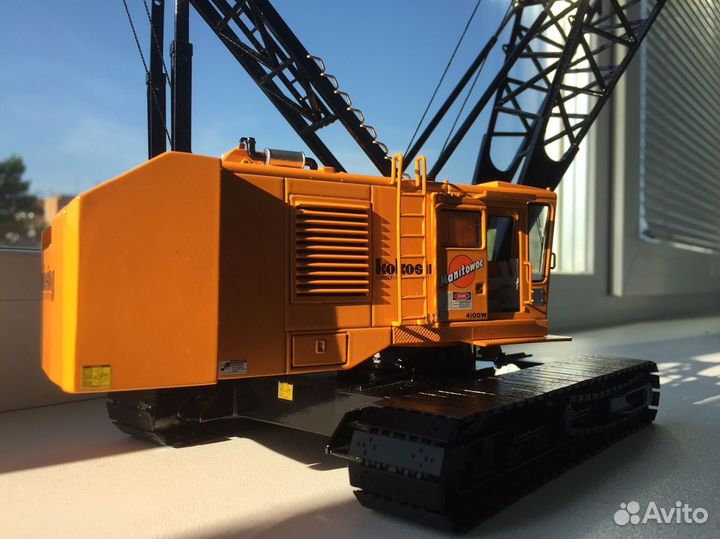 Модель гусеничного крана 1:50