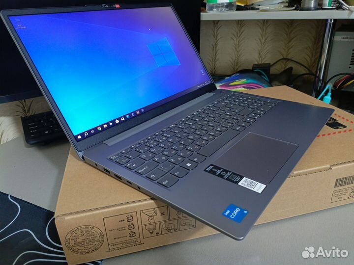 Lenovo- Fhd, i3-13 Gen: 6x4,5ghz, 8ddr5, UHd, Ssd