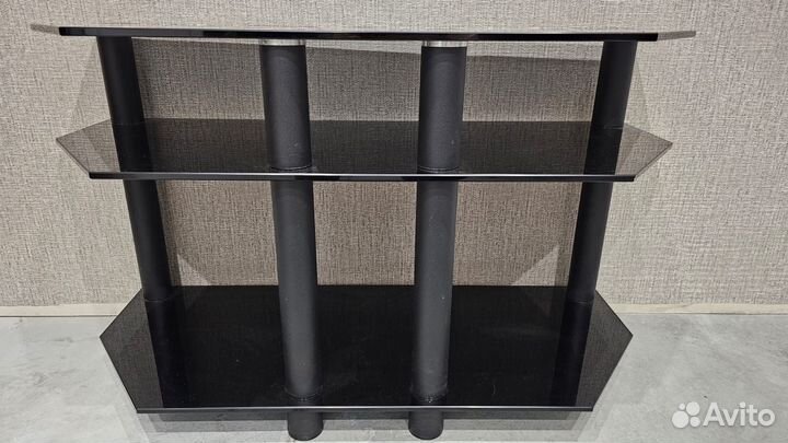 Стеклянный стол под тв