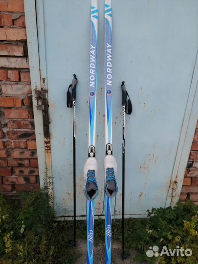 Спортивные лыжи