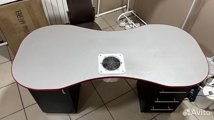 Маникюрный стол с вытяжкой бу