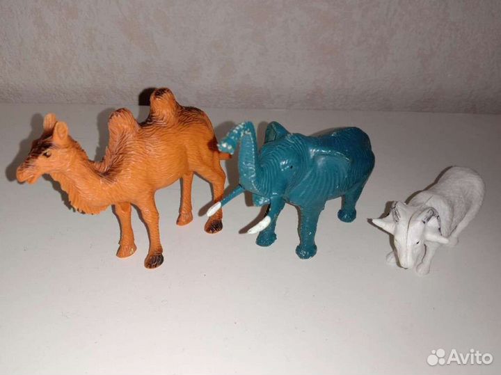Игрушки (слон, верблюд и баран)