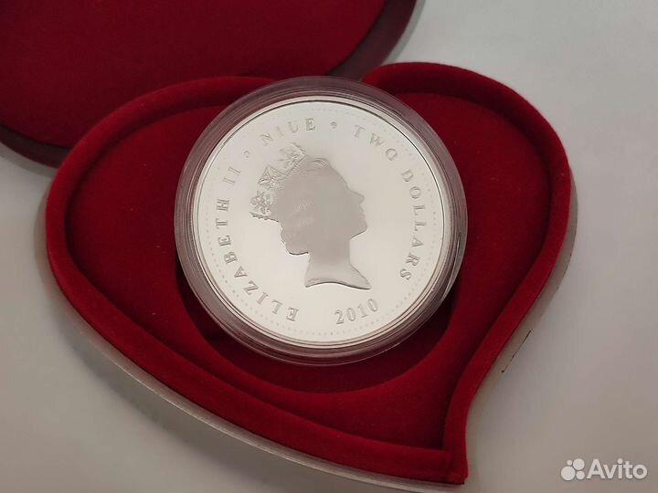 Ниуэ 2 доллара 2010 «Любовь навсегда.Лебеди»