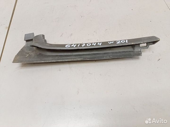 Водосток капота Мерседес