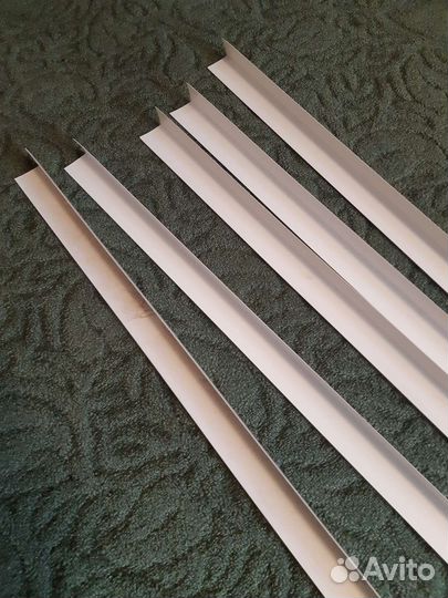 Уголок пластиковый