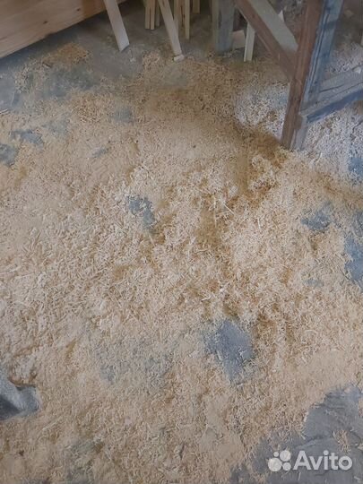 Сухие опилки в мешках