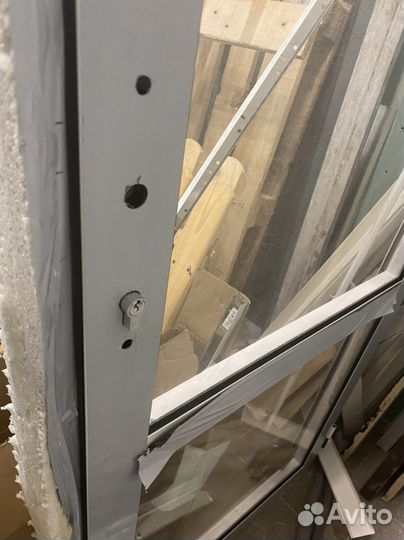 Дверь алюминевая входная 80