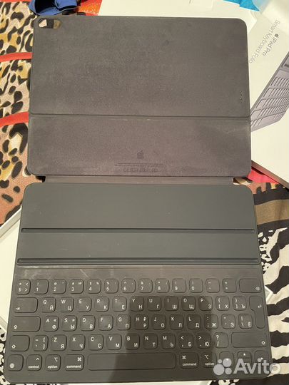 Apple smart keyboard Folio. 12 9