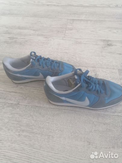 Кроссовки nike женские в отличном состоянии