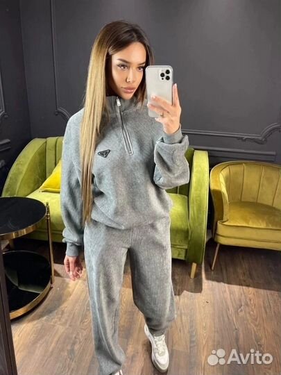Спортивный костюм женский