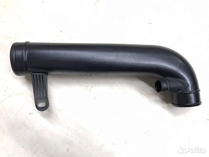 Патрубок интеркулера 1K0129654AP Passat B7