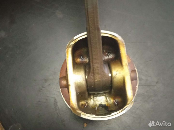 Поршень с шатуном Toyota 1zzfe 1,8