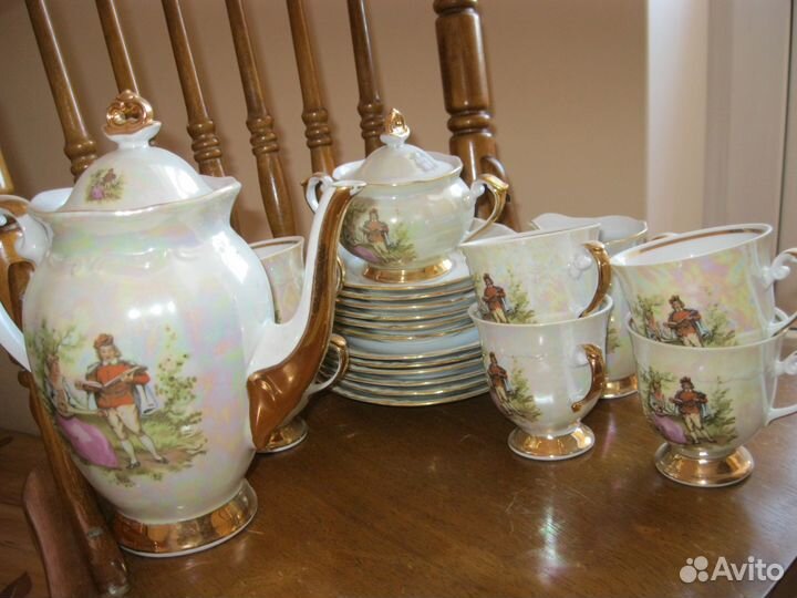 Старинный чайный сервиз