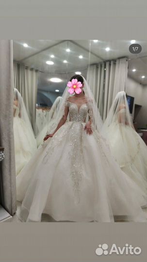 Свадебное платье со шлейфом