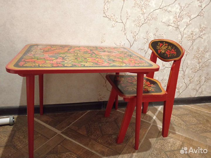 Столик и стульчик Хохлома